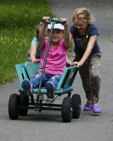 Children on wagon 